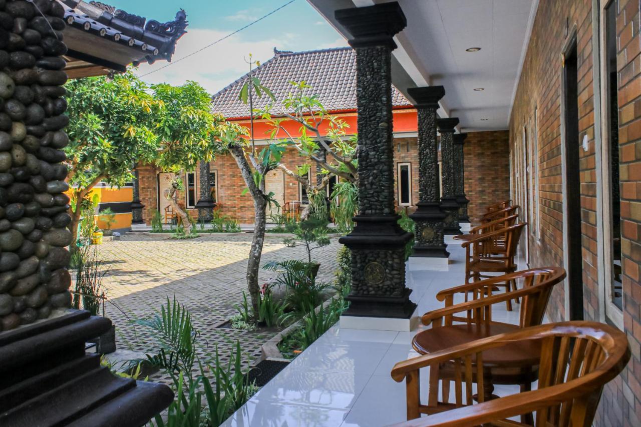Hotel Niki Jembrana  Екстер'єр фото
