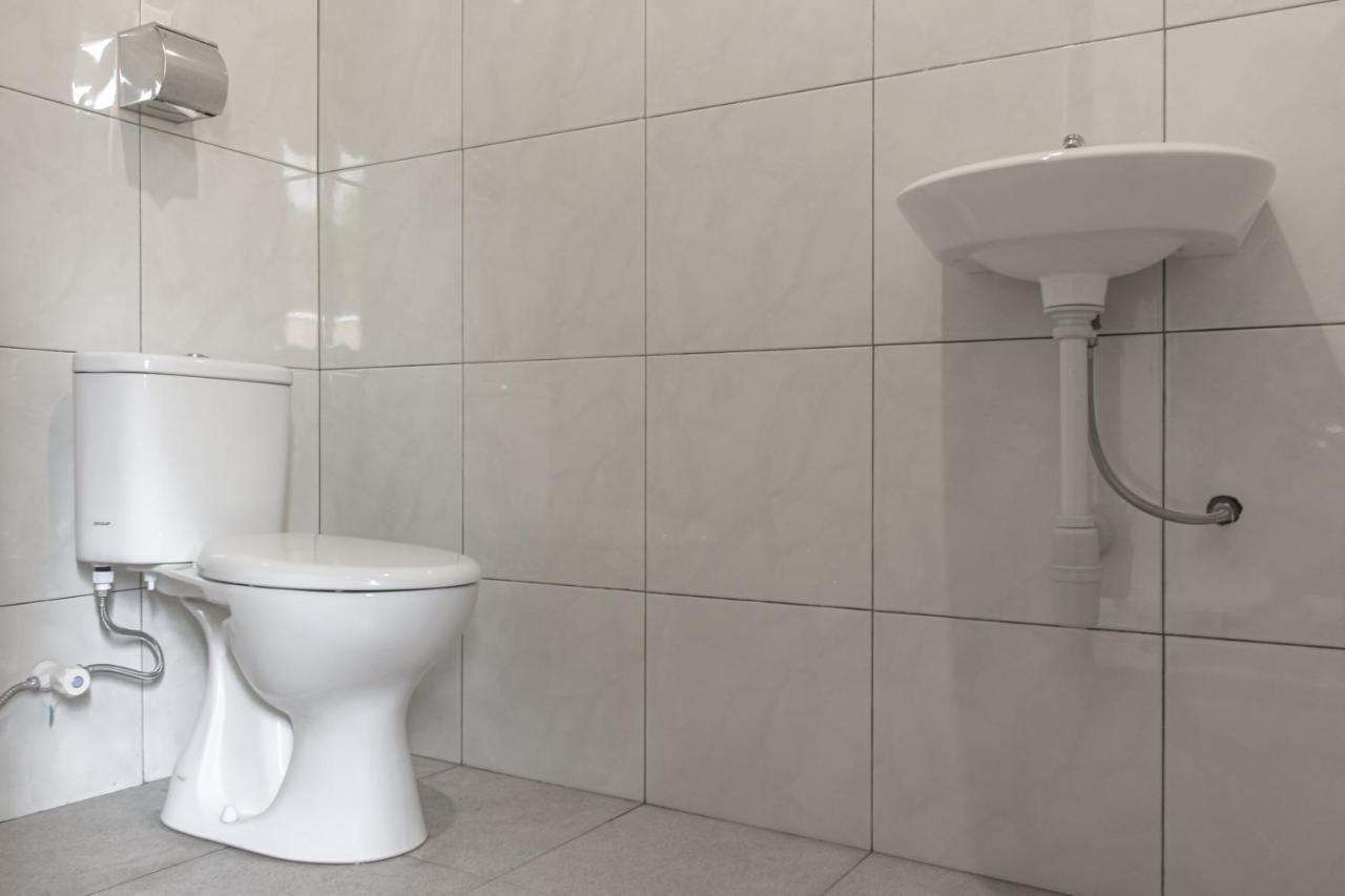 Hotel Niki Jembrana  Екстер'єр фото
