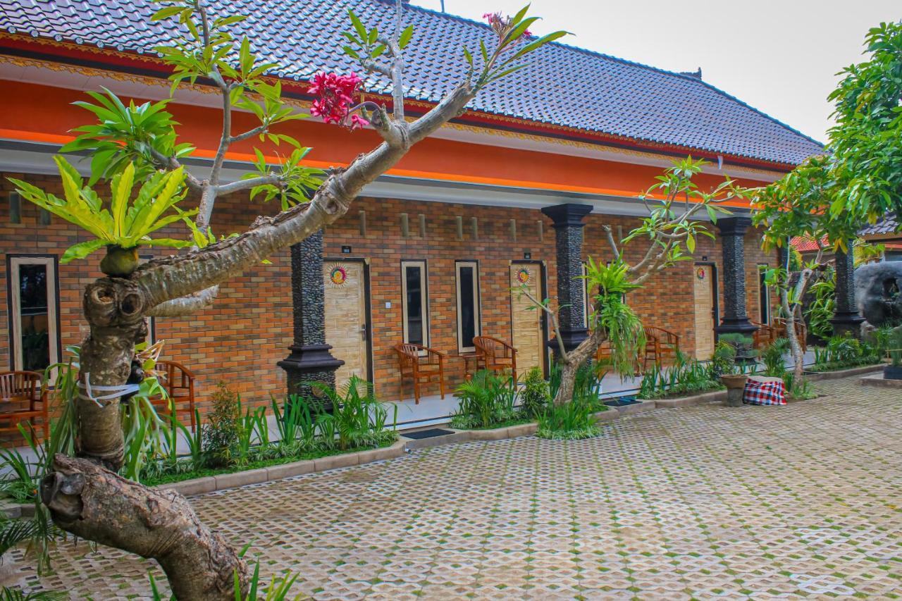 Hotel Niki Jembrana  Екстер'єр фото